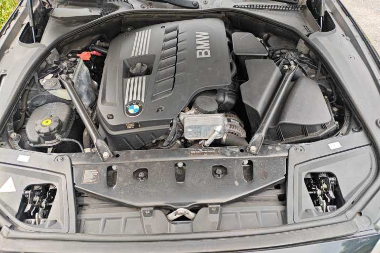 Used BMW 5 Series 2012 530Li Leading Model Engine Bay