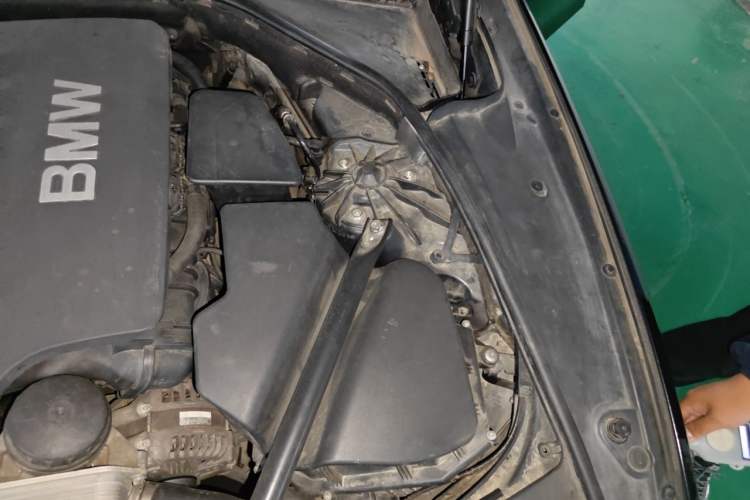 Used BMW 5 Series 2012 520Li Elegant Edition Engine Bay Left