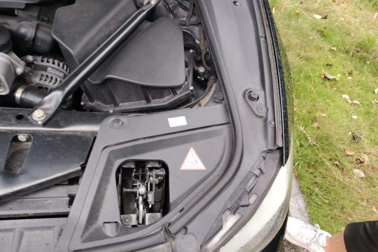 Used BMW 5 Series 2012 523Li Luxury Model Engine Bay Left