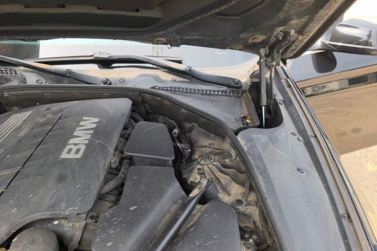 Used BMW 5 Series 2012 530Li Leading Model Engine Bay Left