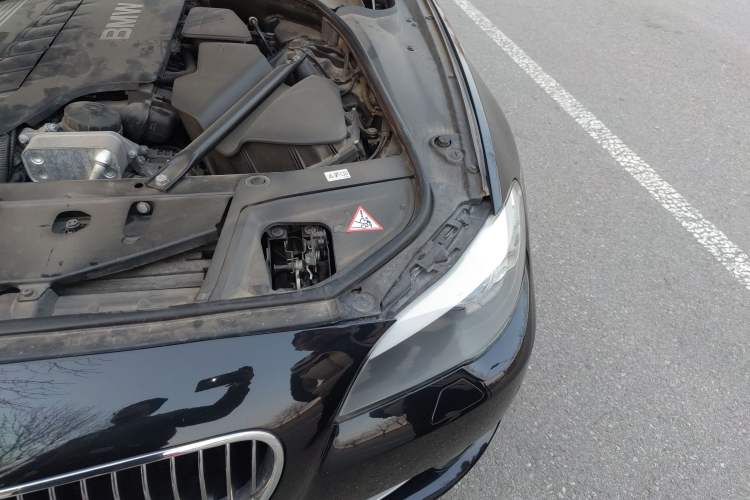 Used BMW 5 Series 2012 530i Sport Touring Engine Bay Left