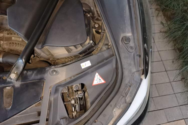 Used BMW 5 Series 2012 523Li Luxury Model Engine Bay Left