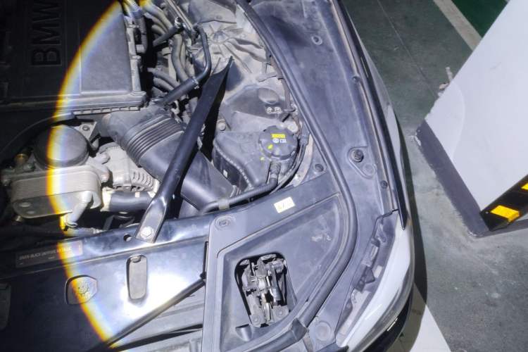 Used BMW 5 Series 2012 535Li Leading Model Engine Bay Left