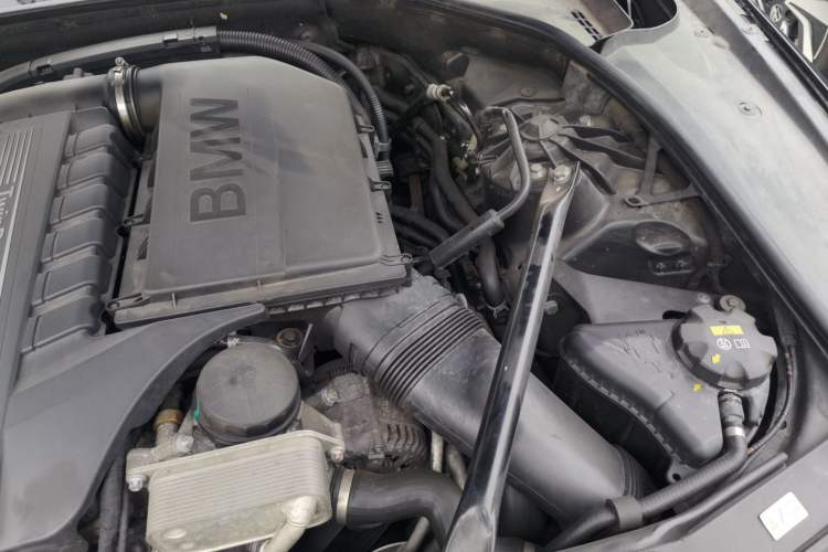 Used BMW 5 Series 2012 535Li Leading Model Engine Bay Left