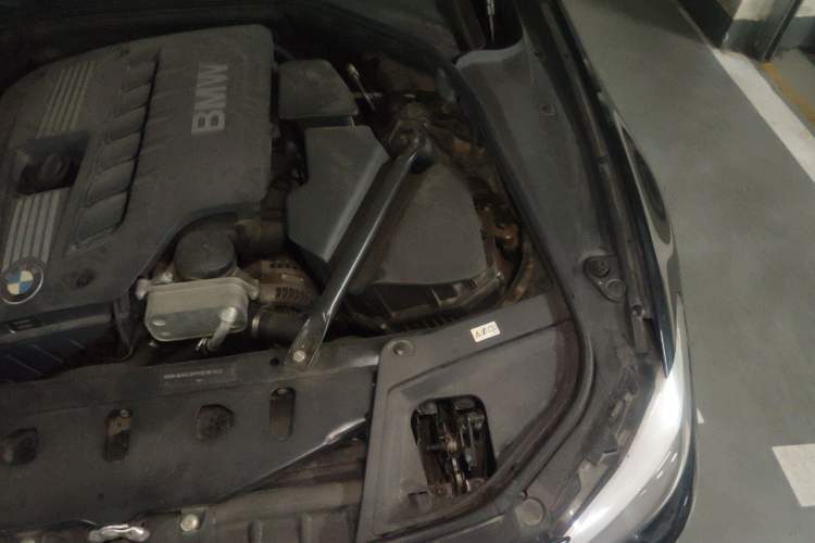 Used BMW 5 Series 2012 530Li Luxury Model Engine Bay Left