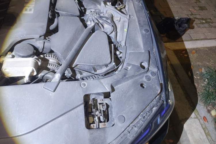 Used BMW 5 Series 2012 530i Sport Touring Engine Bay Left