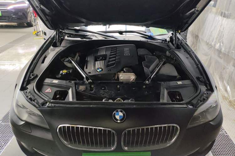 Used BMW 5 Series 2012 530Li Luxury Model Engine Bay