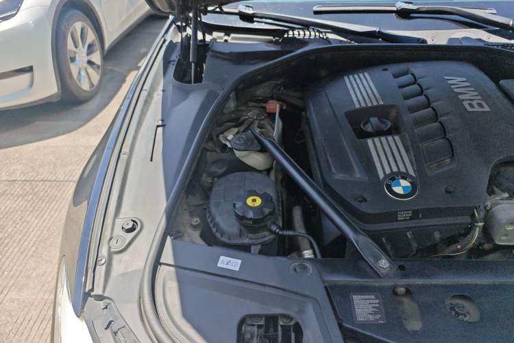 Used BMW 5 Series 2012 530Li Leading Model Engine Bay Right