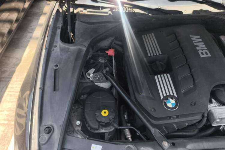 Used BMW 5 Series 2012 523Li Leading Model Engine Bay Right