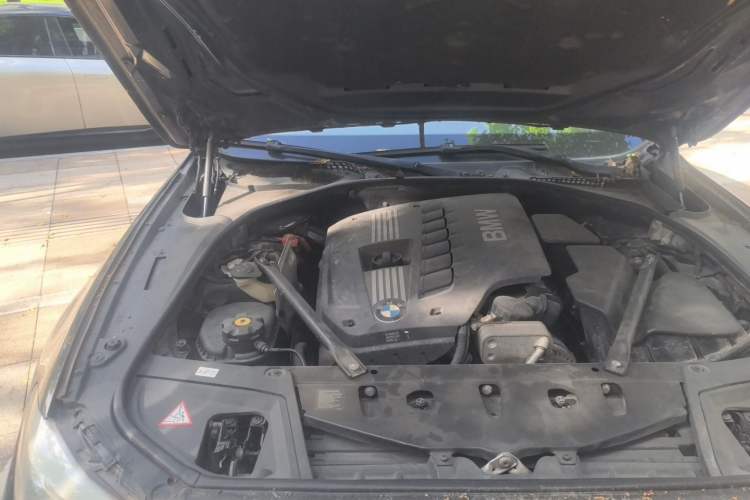 Used BMW 5 Series 2012 520Li Elegant Edition Engine Bay Right