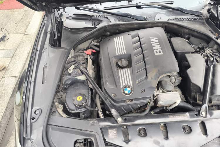 Used BMW 5 Series 2012 520Li Elegant Edition Engine Bay Right