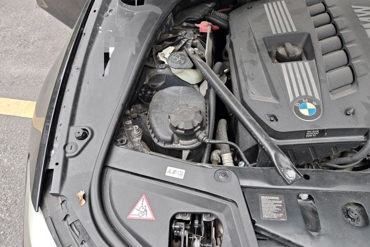 Used BMW 5 Series 2012 530Li Leading Model Engine Bay Right
