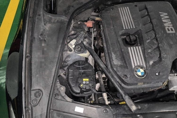 Used BMW 5 Series 2012 520Li Elegant Edition Engine Bay Right