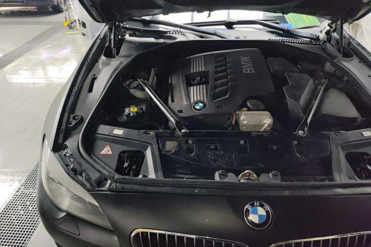 Used BMW 5 Series 2012 530Li Luxury Model Engine Bay Right