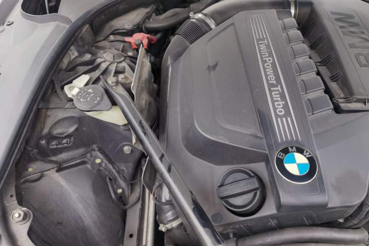 Used BMW 5 Series 2012 535Li Leading Model Engine Bay Right