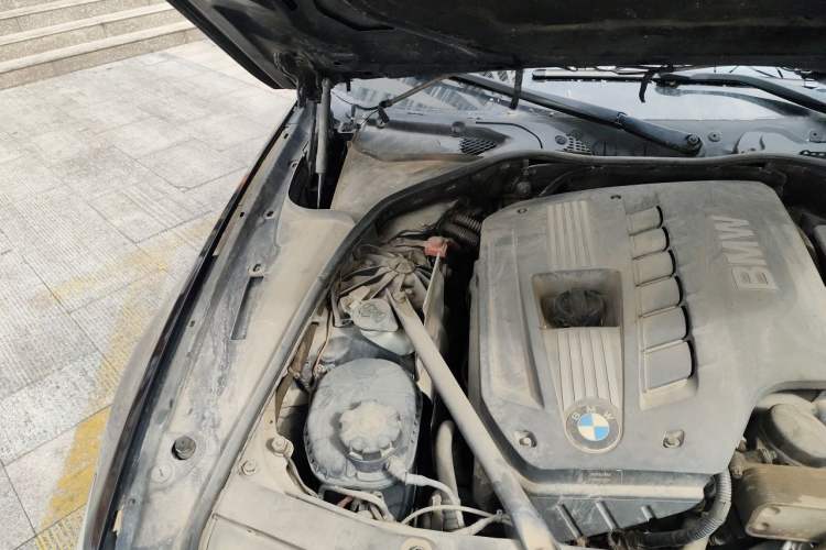 Used BMW 5 Series 2012 520Li Elegant Edition Engine Bay Right