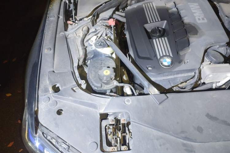 Used BMW 5 Series 2012 530i Sport Touring Engine Bay Right