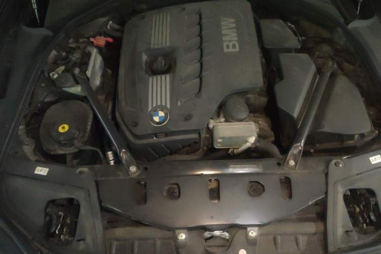 Used BMW 5 Series 2012 530Li Luxury Model Engine Bay