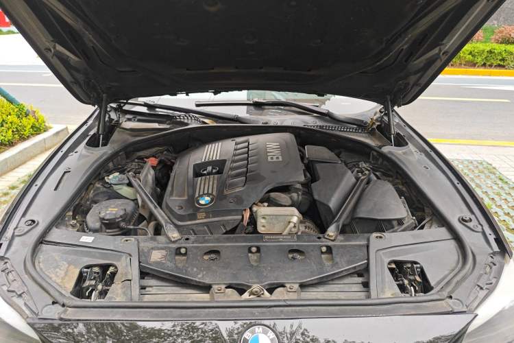 Used BMW 5 Series 2012 523Li Leading Model Engine Bay