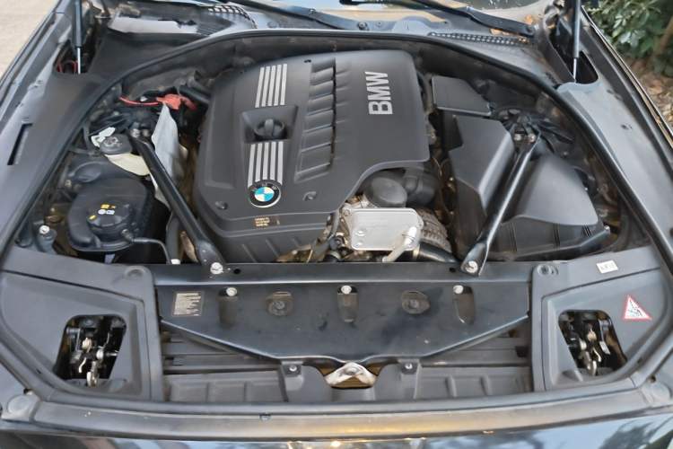 Used BMW 5 Series 2012 530Li Leading Model Engine Bay