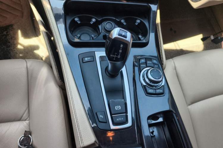 Used BMW 5 Series 2012 523Li Leading Model Gear Lever