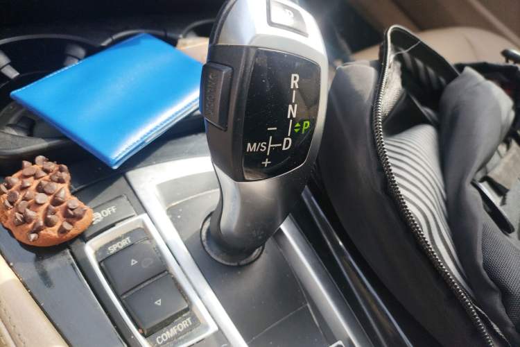 Used BMW 5 Series 2012 520i Elegant Edition Gear Lever