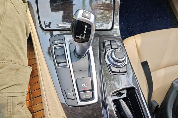 Used BMW 5 Series 2012 530Li Leading Model Gear Lever