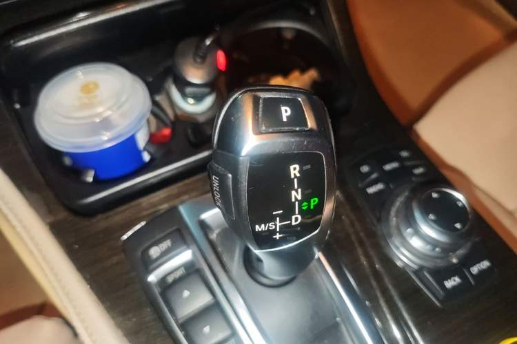 Used BMW 5 Series 2012 530Li Luxury Model Gear Lever