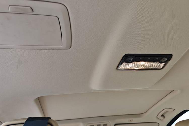 Used BMW 5 Series 2012 530Li Leading Model Headliner