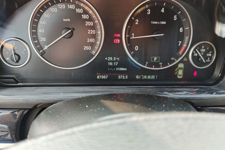 Used BMW 5 Series 2012 520i Elegant Edition Odometer Close Up