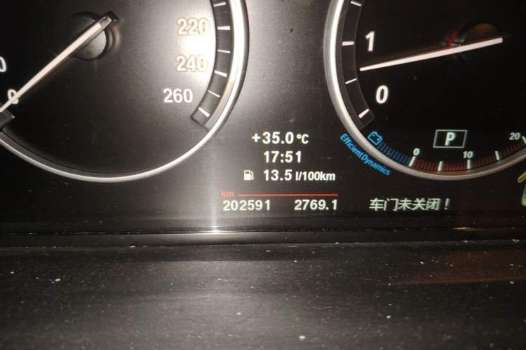 Used BMW 5 Series 2012 535Li Leading Model Odometer Close Up