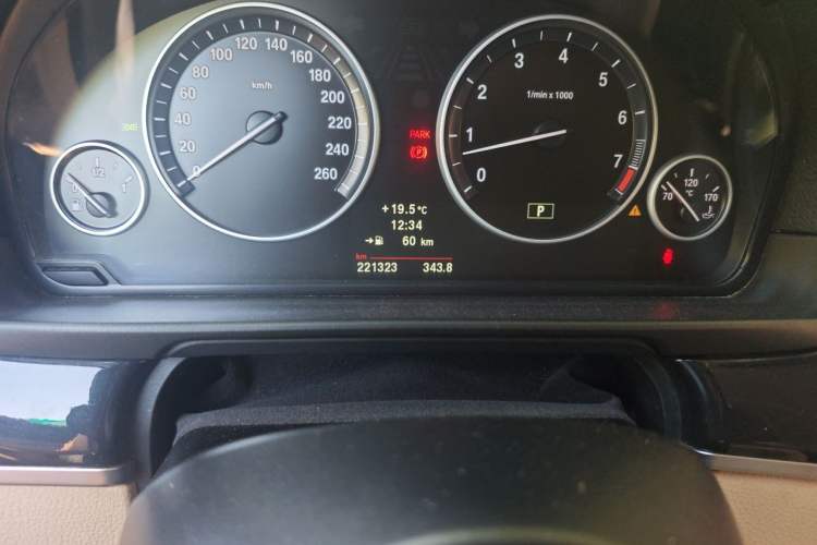 Used BMW 5 Series 2012 520Li Elegant Edition Odometer Close Up
