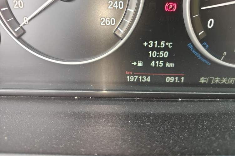 Used BMW 5 Series 2012 530Li Leading Model Odometer Close Up