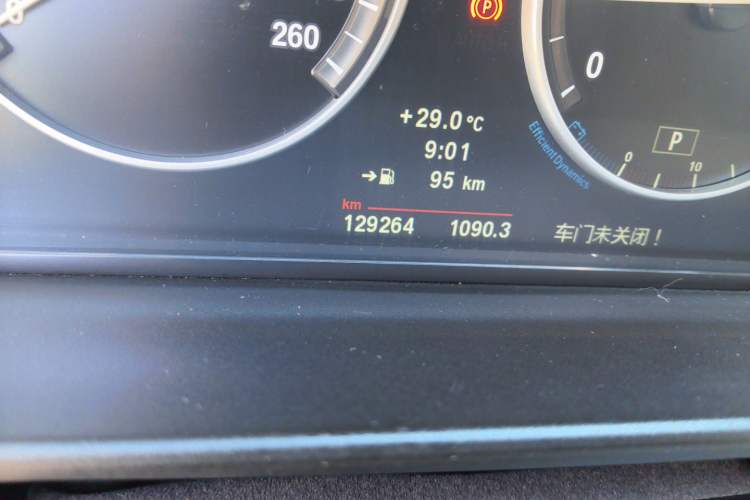 Used BMW 5 Series 2012 530Li Leading Model Odometer Close Up