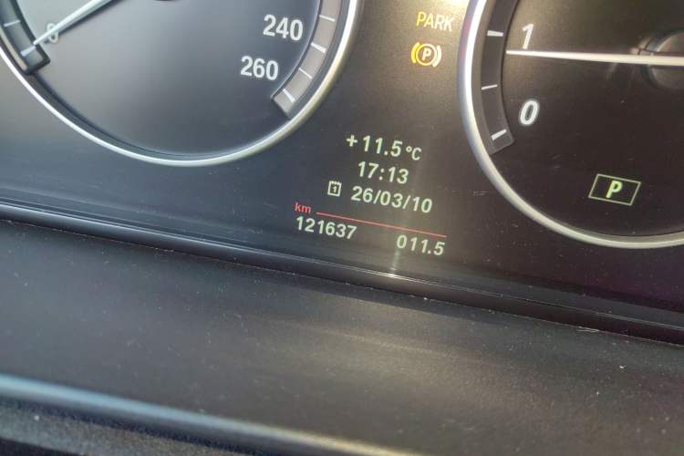Used BMW 5 Series 2012 530i Sport Touring Odometer Close Up