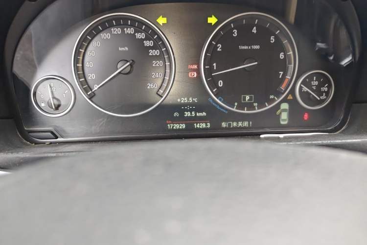 Used BMW 5 Series 2012 520Li Elegant Edition Odometer Close Up