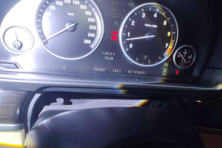 Used BMW 5 Series 2012 535Li Leading Model Odometer Close Up