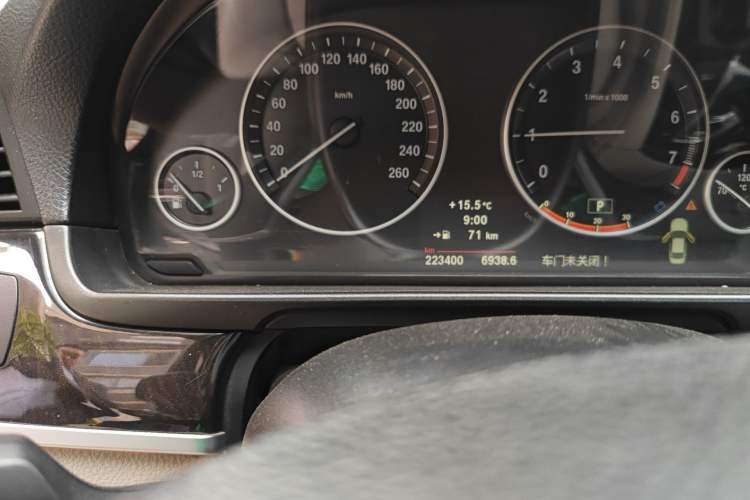 Used BMW 5 Series 2012 523Li Leading Model Odometer Close Up