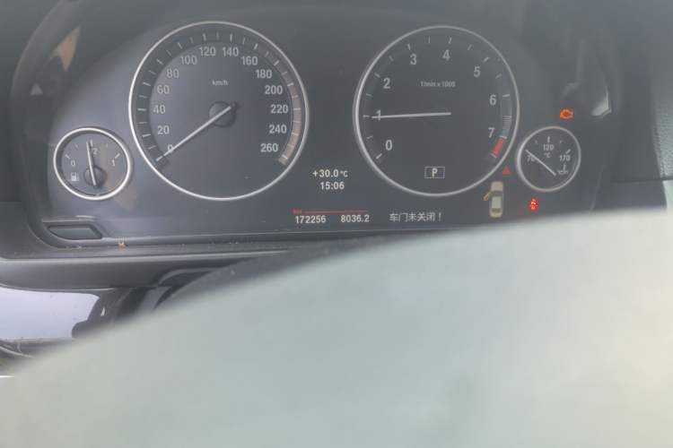 Used BMW 5 Series 2012 523Li Leading Model Odometer Close Up