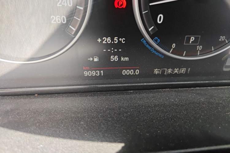 Used BMW 5 Series 2012 530Li Leading Model Odometer Close Up