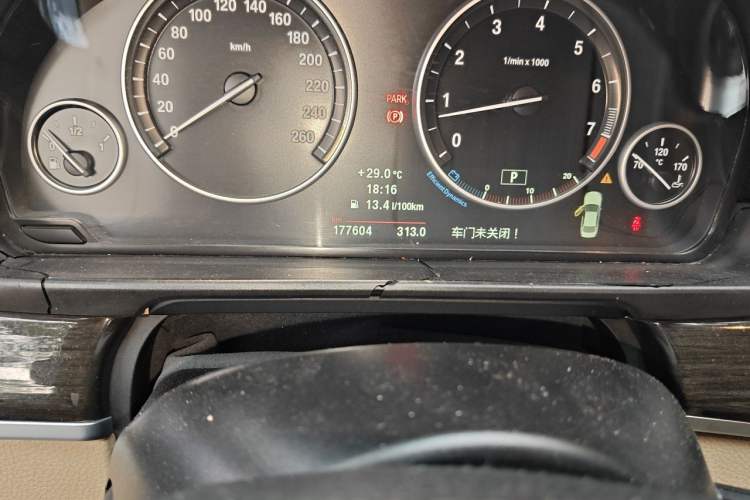 Used BMW 5 Series 2012 530Li Leading Model Odometer Close Up