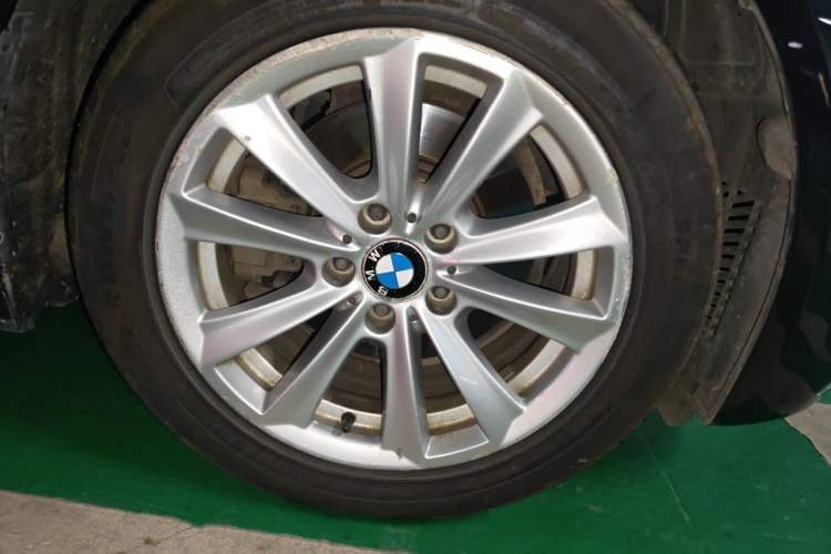 Used BMW 5 Series 2012 520Li Elegant Edition Right Front Wheel Hub