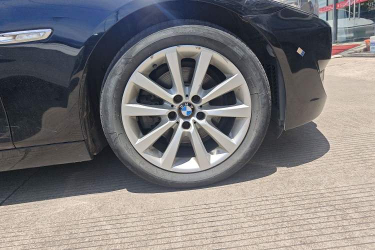 Used BMW 5 Series 2012 530Li Leading Model Right Front Wheel Hub