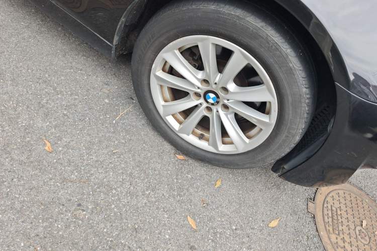Used BMW 5 Series 2012 523Li Luxury Model Right Front Wheel Hub
