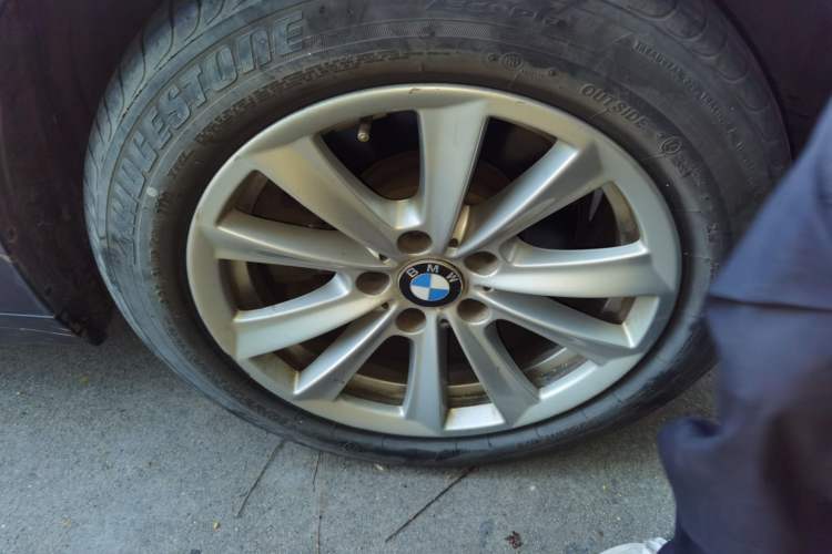 Used BMW 5 Series 2012 523Li Leading Model Right Front Wheel Hub