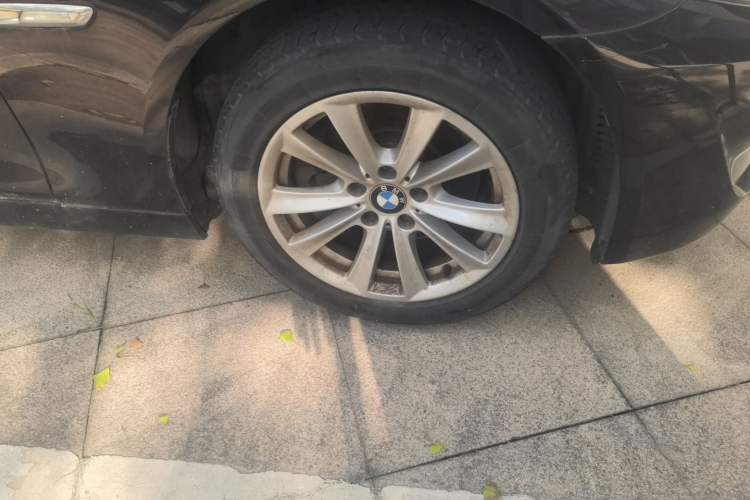 Used BMW 5 Series 2012 520Li Elegant Edition Right Front Wheel Hub