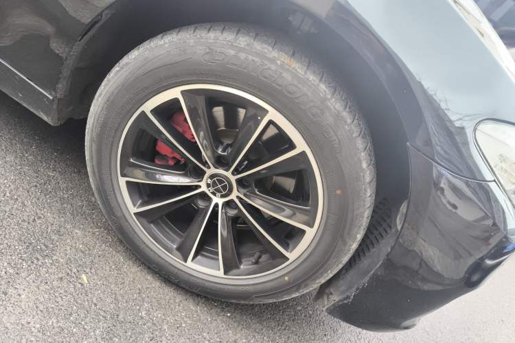 Used BMW 5 Series 2012 520Li Elegant Edition Right Front Wheel Hub