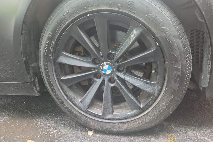 Used BMW 5 Series 2012 523Li Luxury Model Right Front Wheel Hub