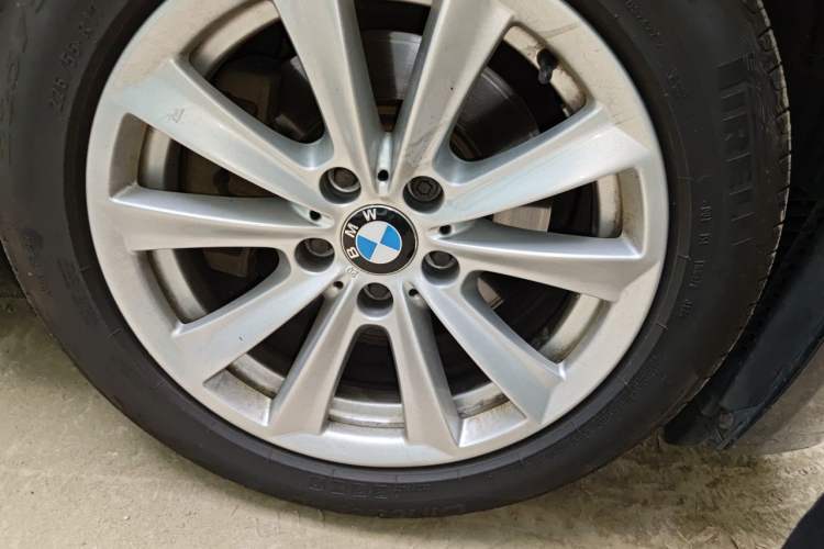 Used BMW 5 Series 2012 523Li Luxury Model Right Front Wheel Hub