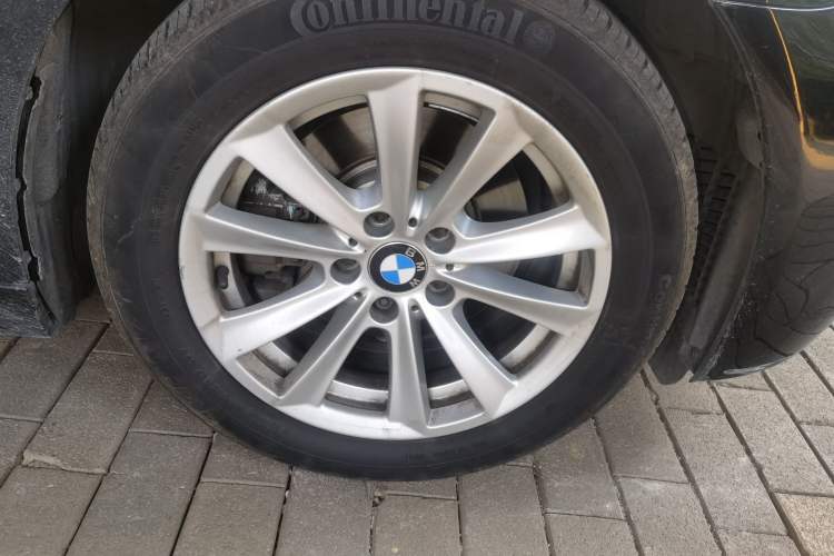 Used BMW 5 Series 2012 523Li Luxury Model Right Front Wheel Hub
